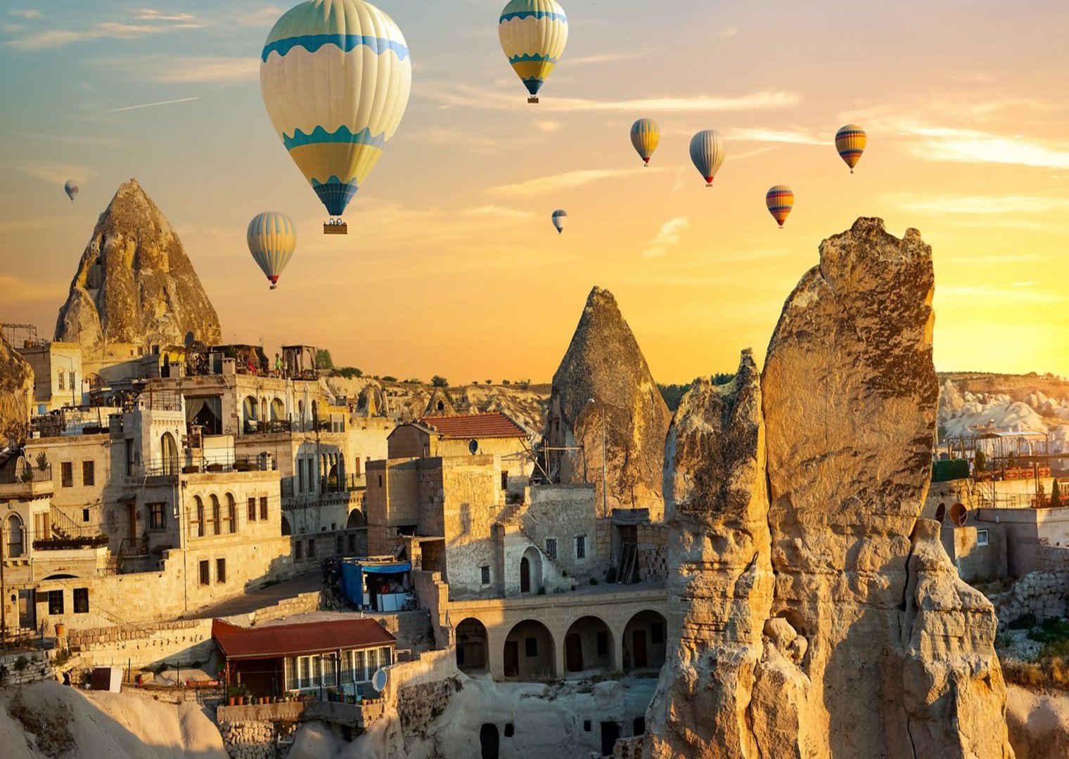 Hot,Air,Balloons,Flying,Over,Cappadocia,,Turkey